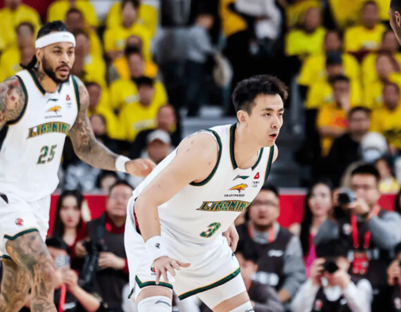 开云注册入口-赵继伟上半场5中2，三分3中0得到4分4篮板3助攻